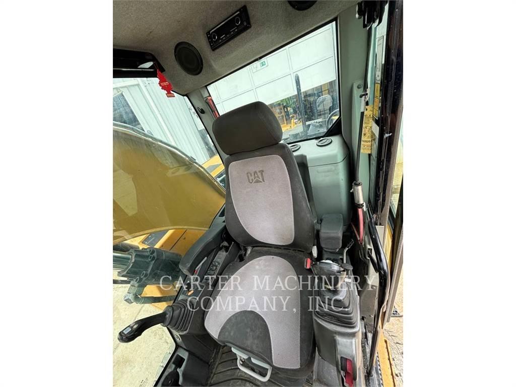 CAT M318F 轮式挖掘机