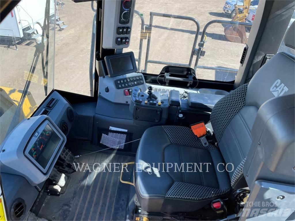 CAT M320F 轮式挖掘机