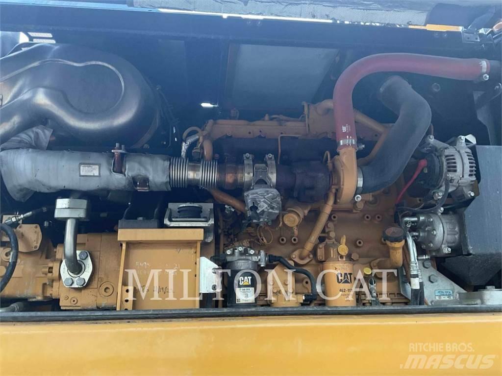 CAT M320F 轮式挖掘机