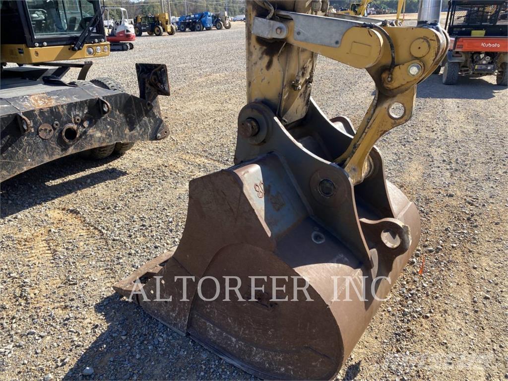 CAT M320F 轮式挖掘机