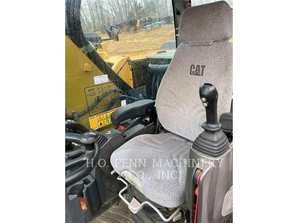 CAT M322F 轮式挖掘机