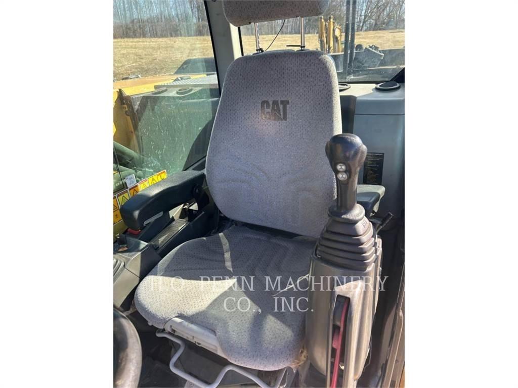 CAT M322F 轮式挖掘机