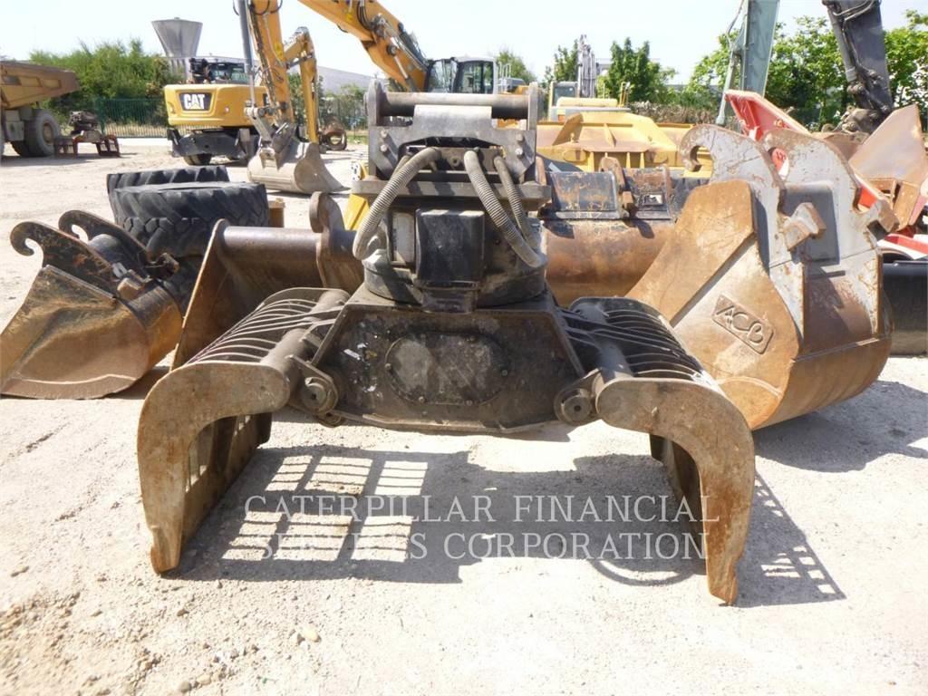 CAT MH3022-06 轮式挖掘机