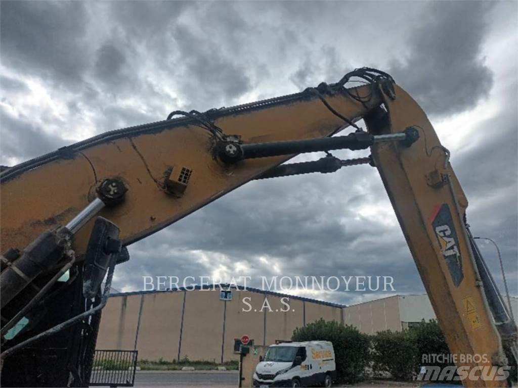 CAT MH3022-1 轮式挖掘机