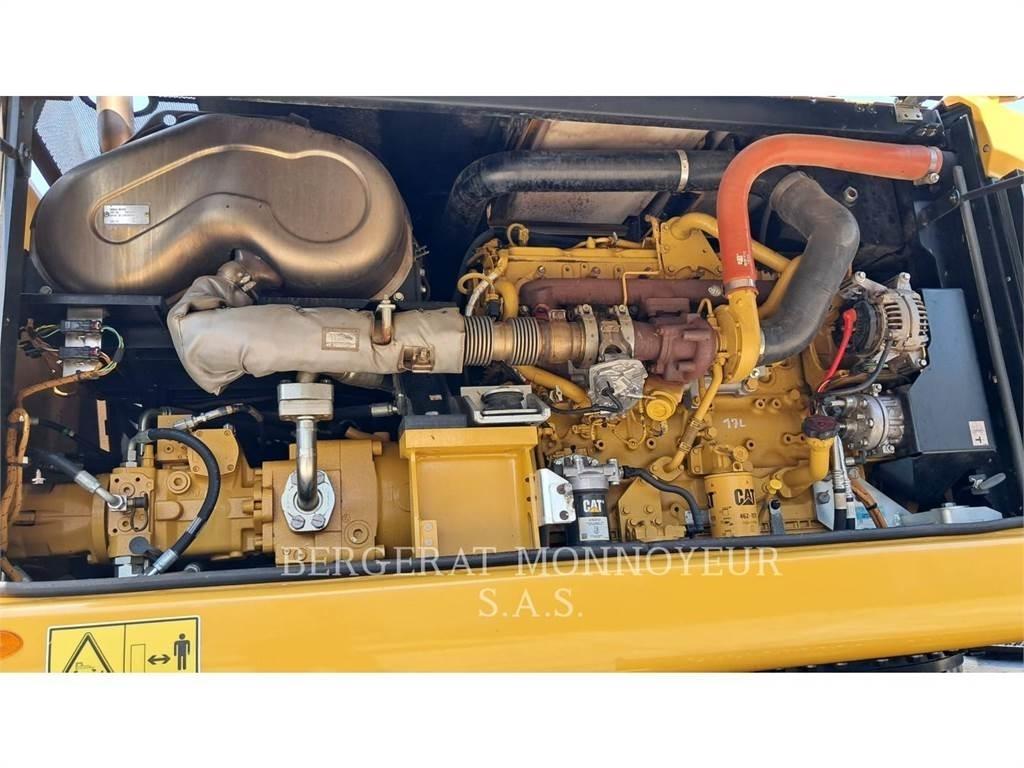 CAT MH3022-1 轮式挖掘机