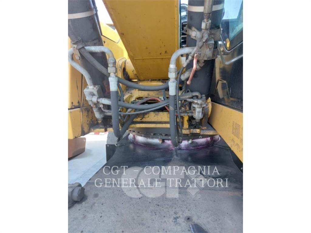 CAT MH3024 轮式挖掘机