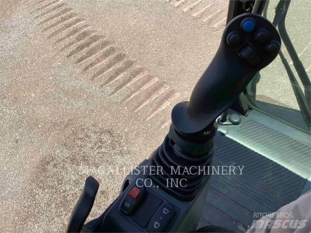CAT MH3024 轮式挖掘机