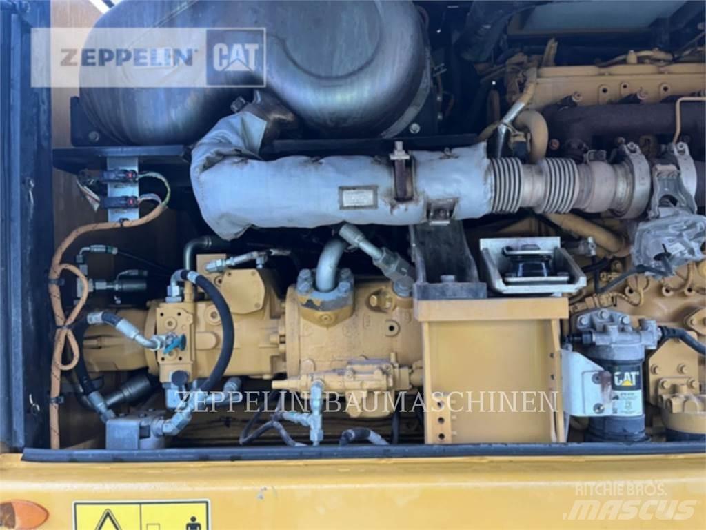 CAT MH3024 组装挖掘机
