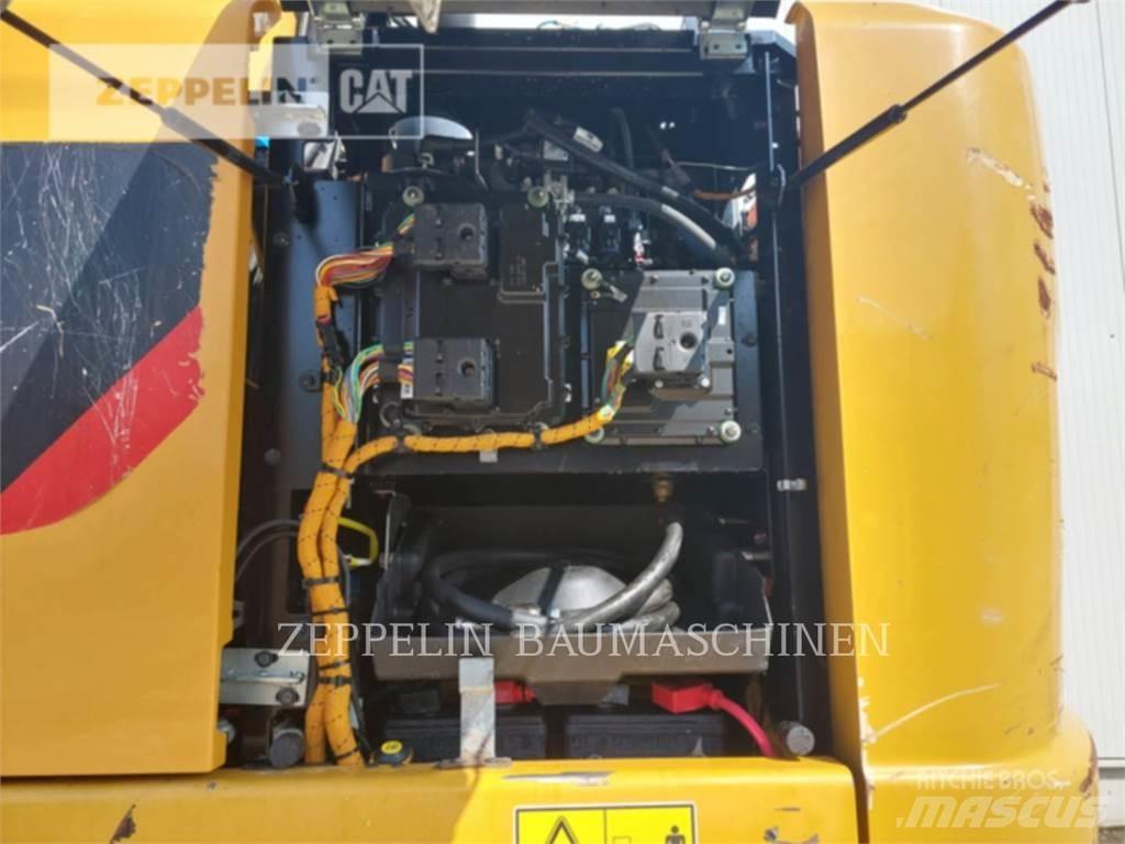 CAT MH3024-06C 组装挖掘机