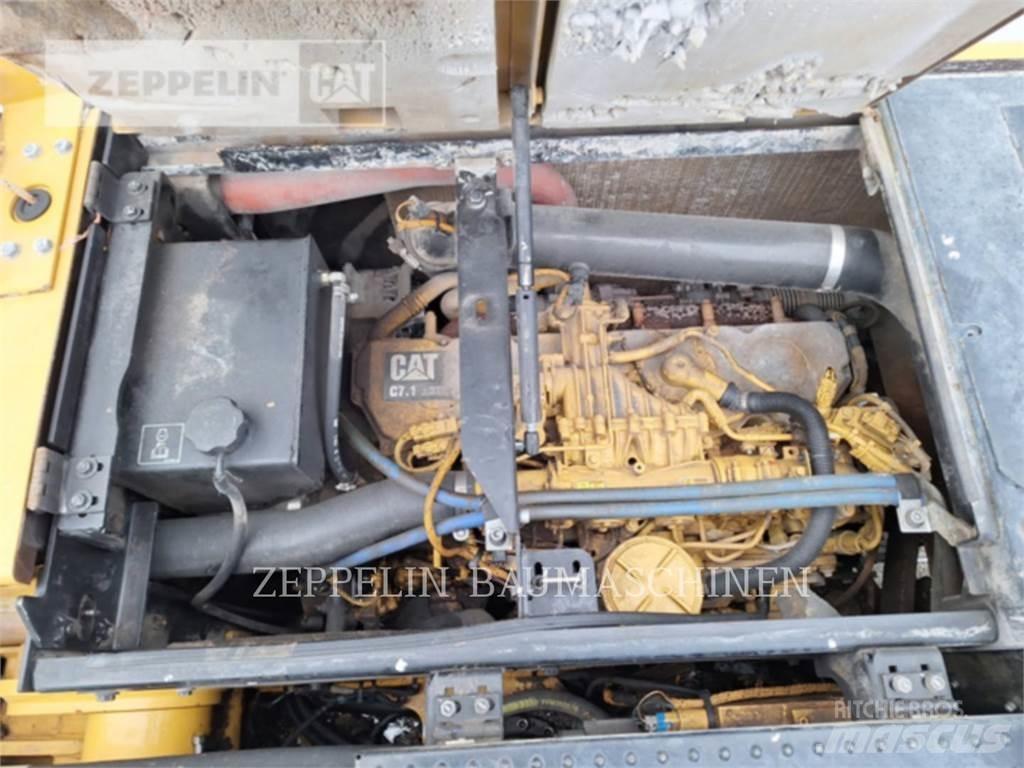 CAT MH3024-06C 组装挖掘机