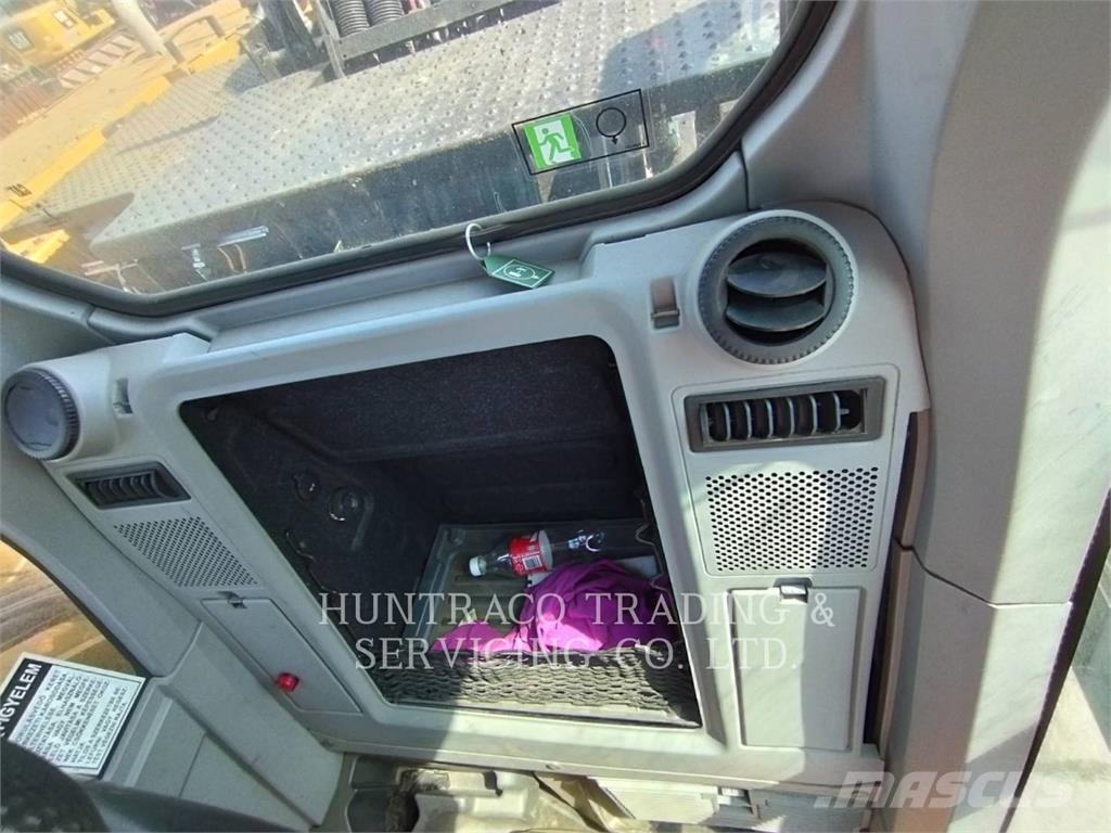 CAT MH3024-07 轮式挖掘机