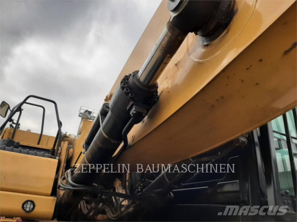 CAT MH3040-07A 组装挖掘机