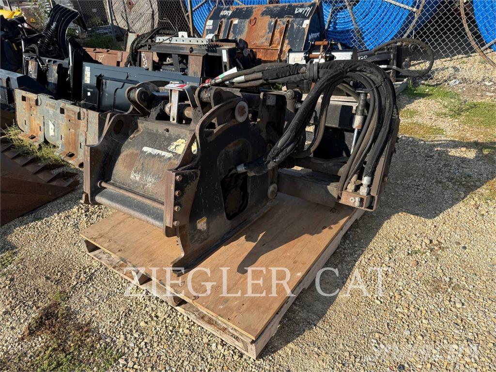 CAT PC205 滑移装载机