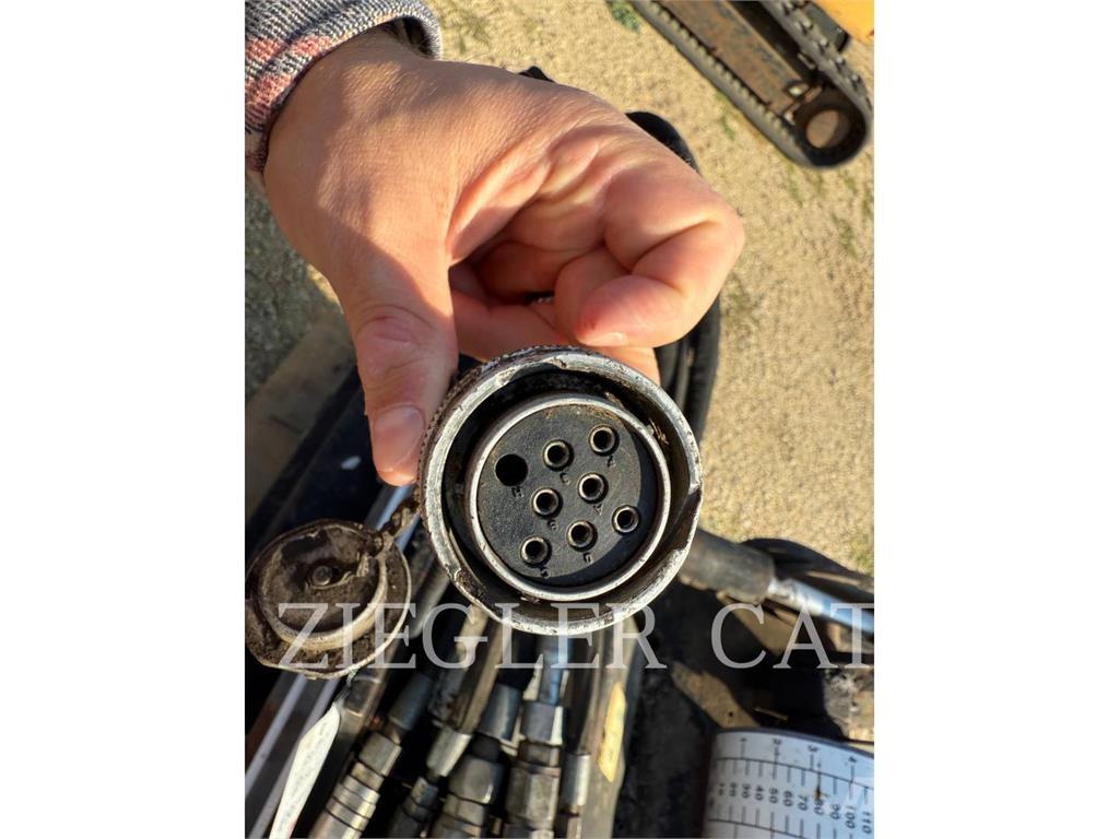 CAT PC205 滑移装载机