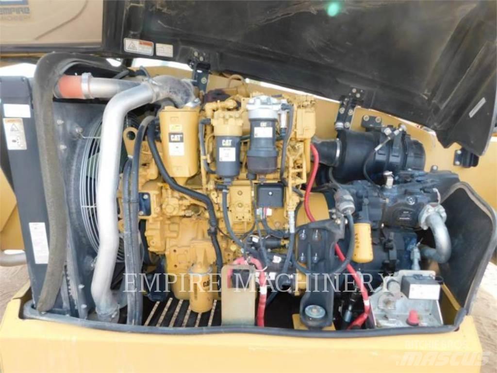 CAT TL1255D 伸缩臂叉装车|叉装车