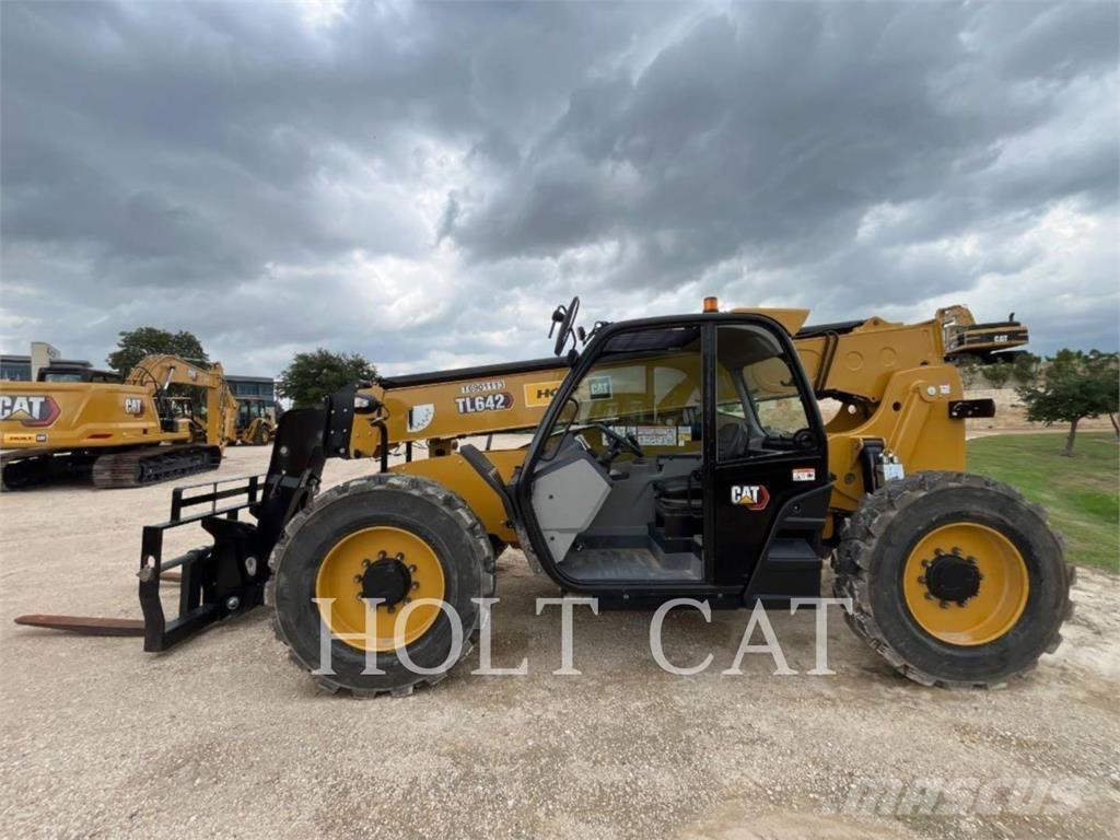 CAT TL642 伸缩臂叉装车|叉装车