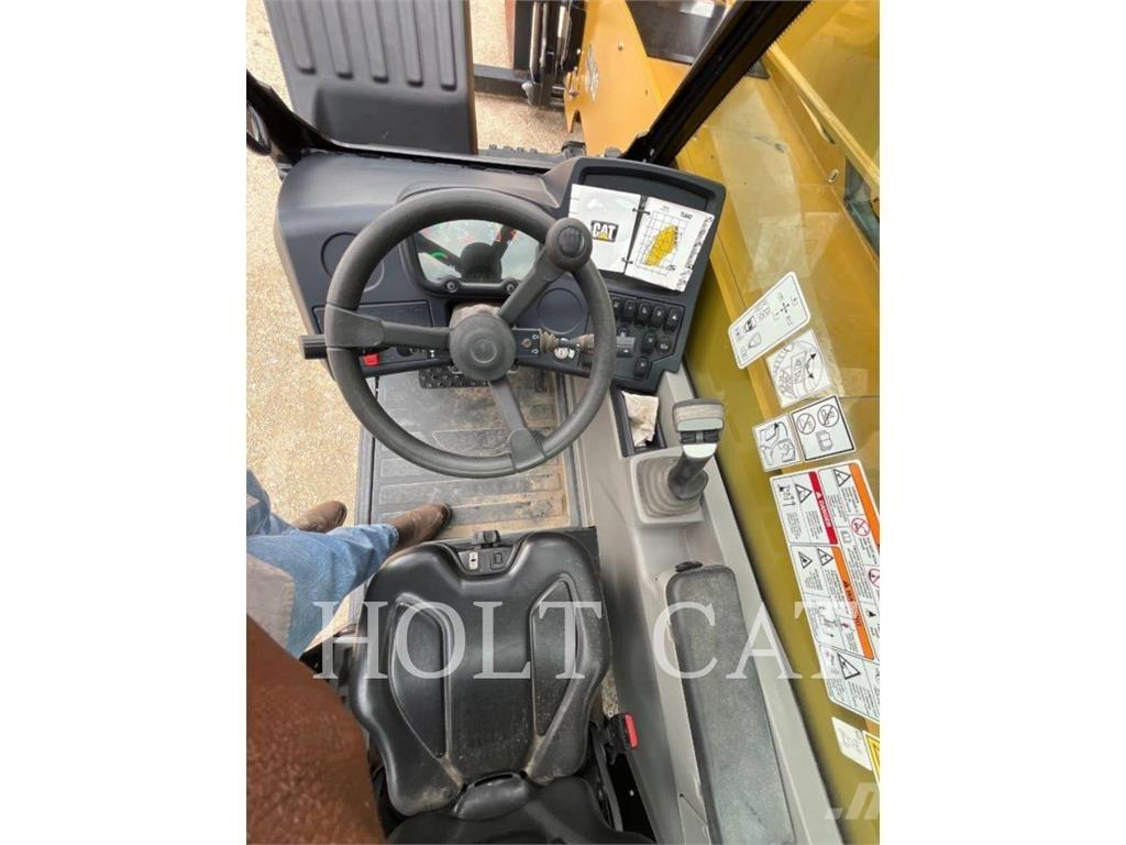 CAT TL642 伸缩臂叉装车|叉装车