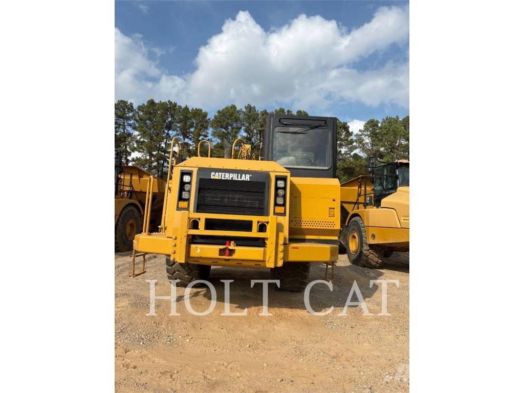 CAT W00 621G 铲运机