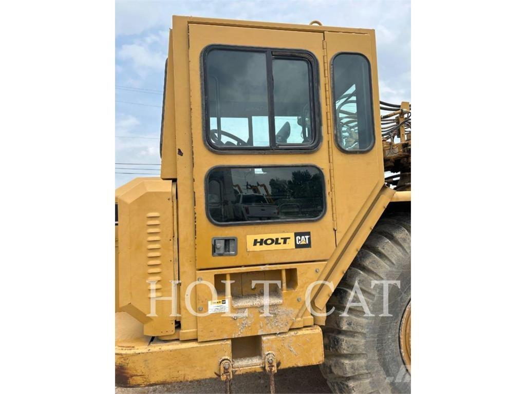 CAT W00 621G 铲运机