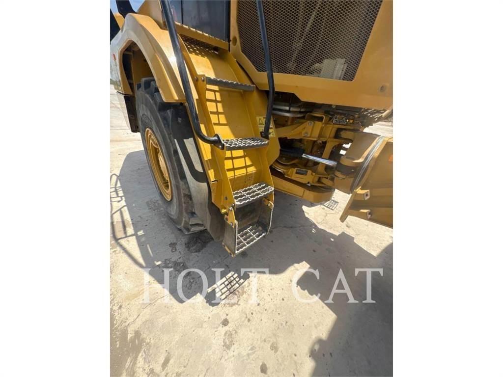 CAT W00 725 油罐车