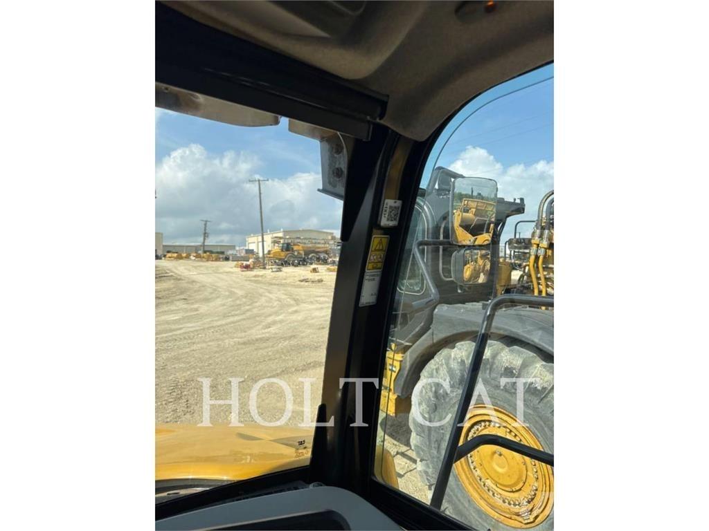 CAT W00 725 油罐车