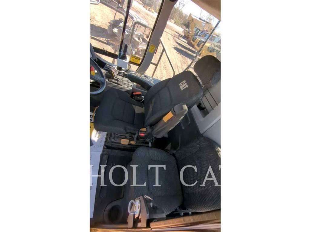 CAT W00 730 油罐车
