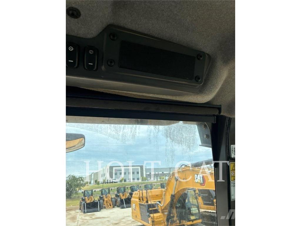 CAT W00 740 油罐车