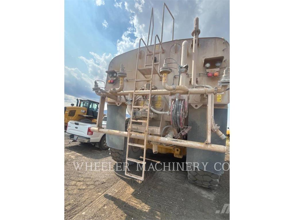 CAT WT 740 GC 油罐车