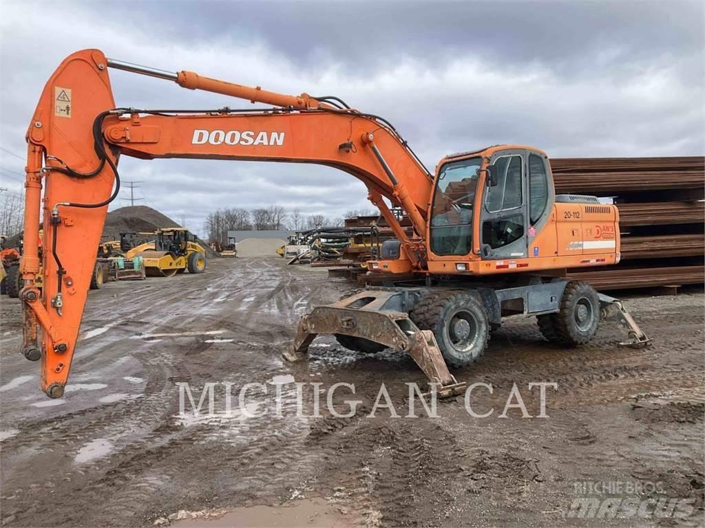 Doosan DX210W 轮式挖掘机