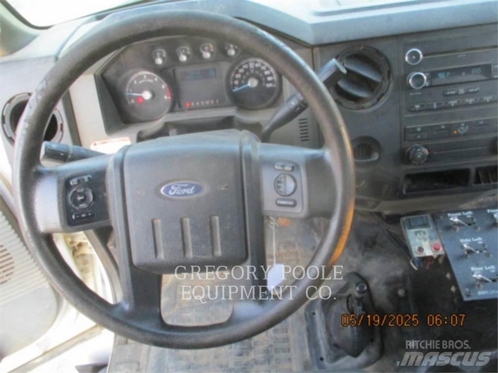 Ford F650 油罐车