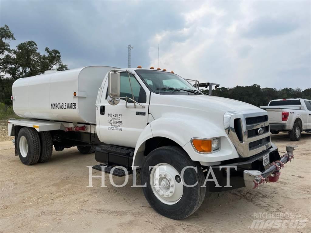 Ford F750 油罐车