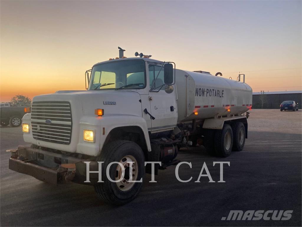 Ford L8000 油罐车