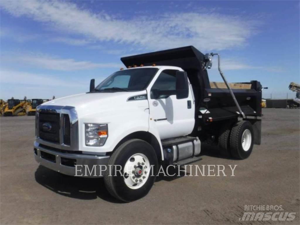 Ford / New Holland F750 油罐车