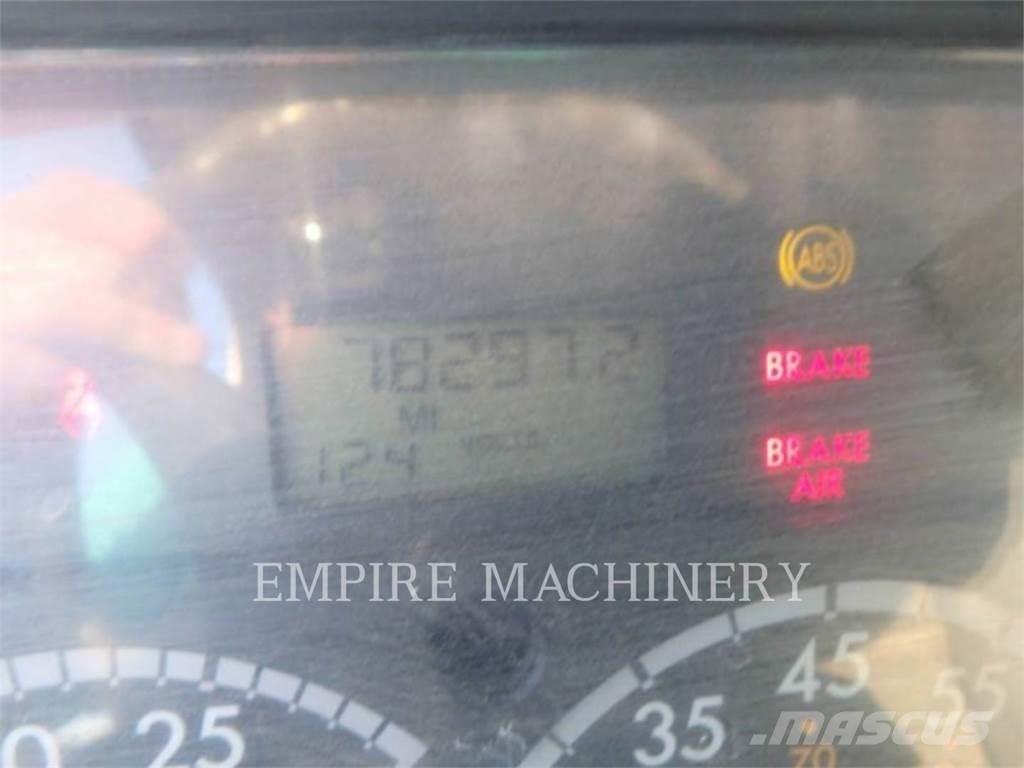 Freightliner 2K WT 油罐车