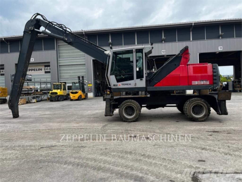 Fuchs MHL335E 组装挖掘机