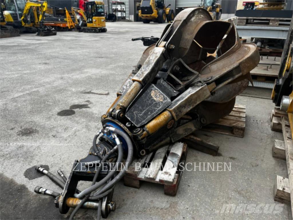 Fuchs MHL335E 组装挖掘机