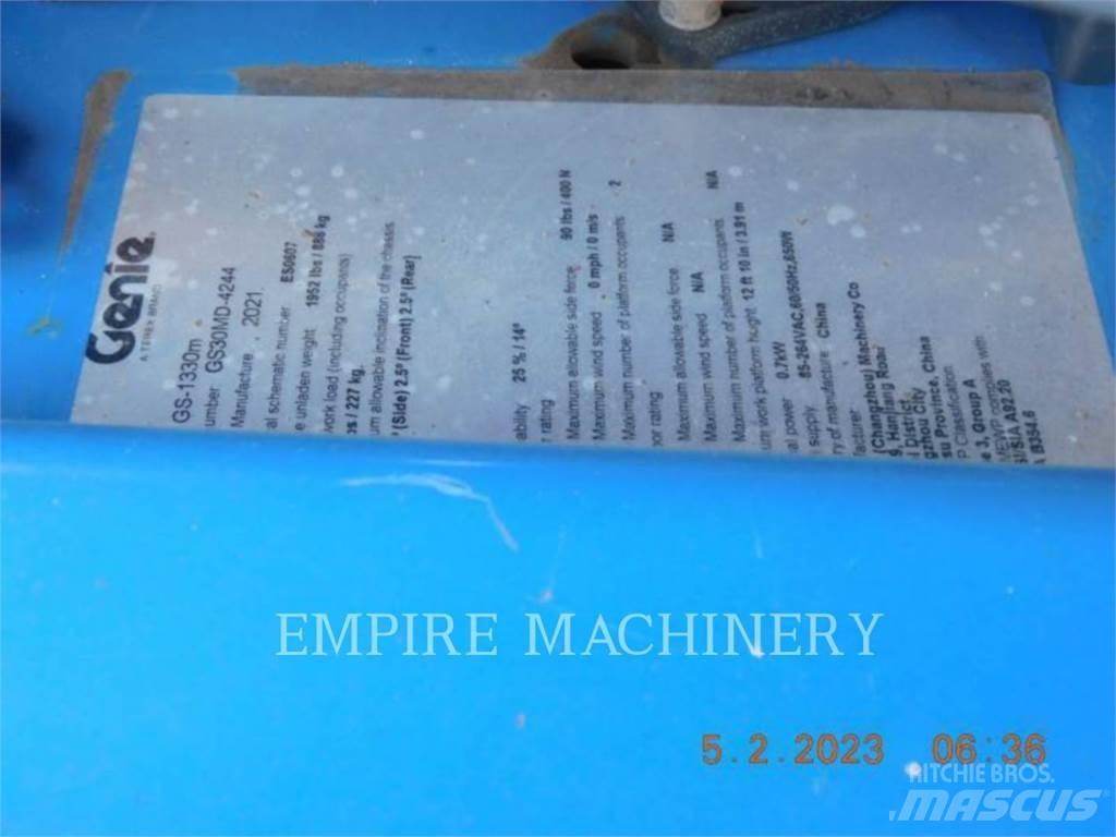 Genie GS1330 曲臂高空工作平台