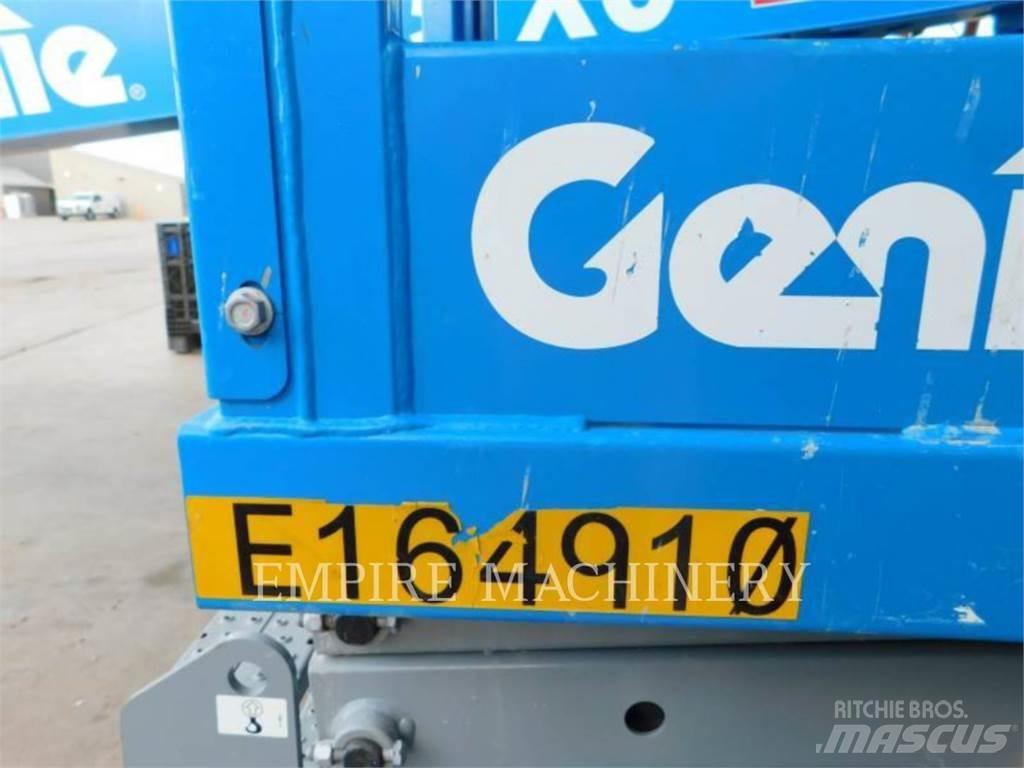 Genie GS1330 曲臂高空工作平台