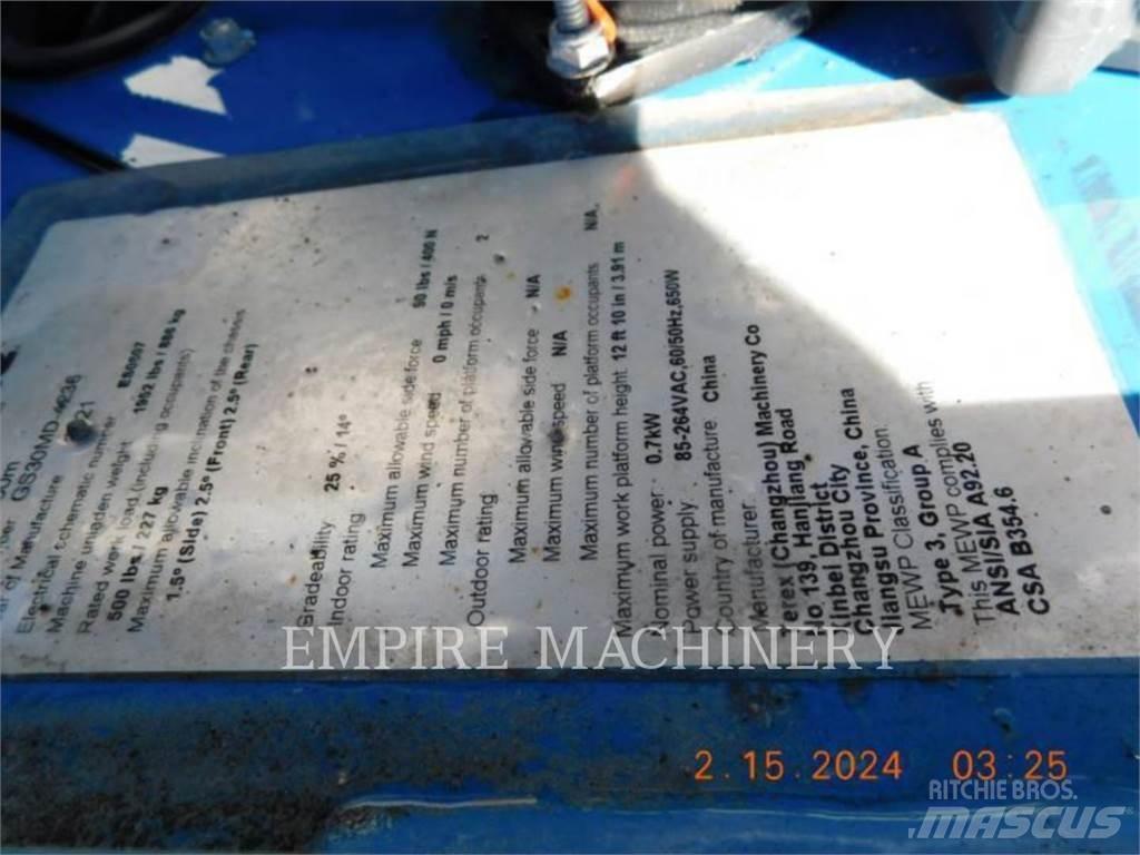 Genie GS1330 曲臂高空工作平台