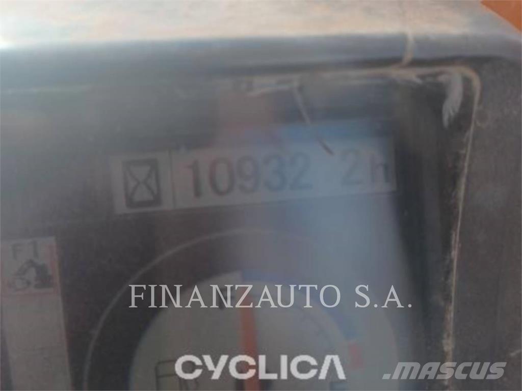 Hitachi ZX210 履带挖掘机