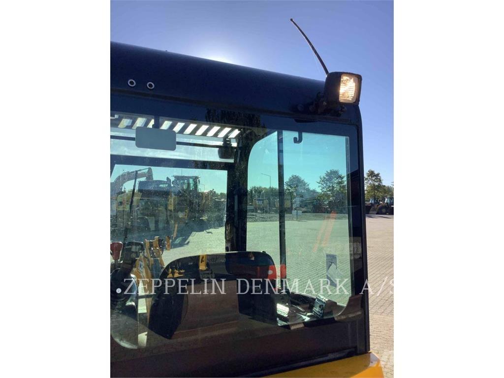 JCB 19C-1 小型挖掘机