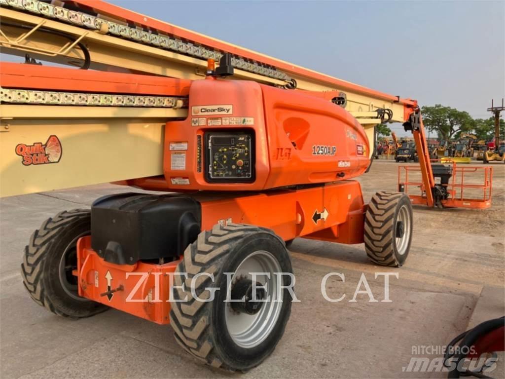 JLG 1250AJP 曲臂高空工作平台