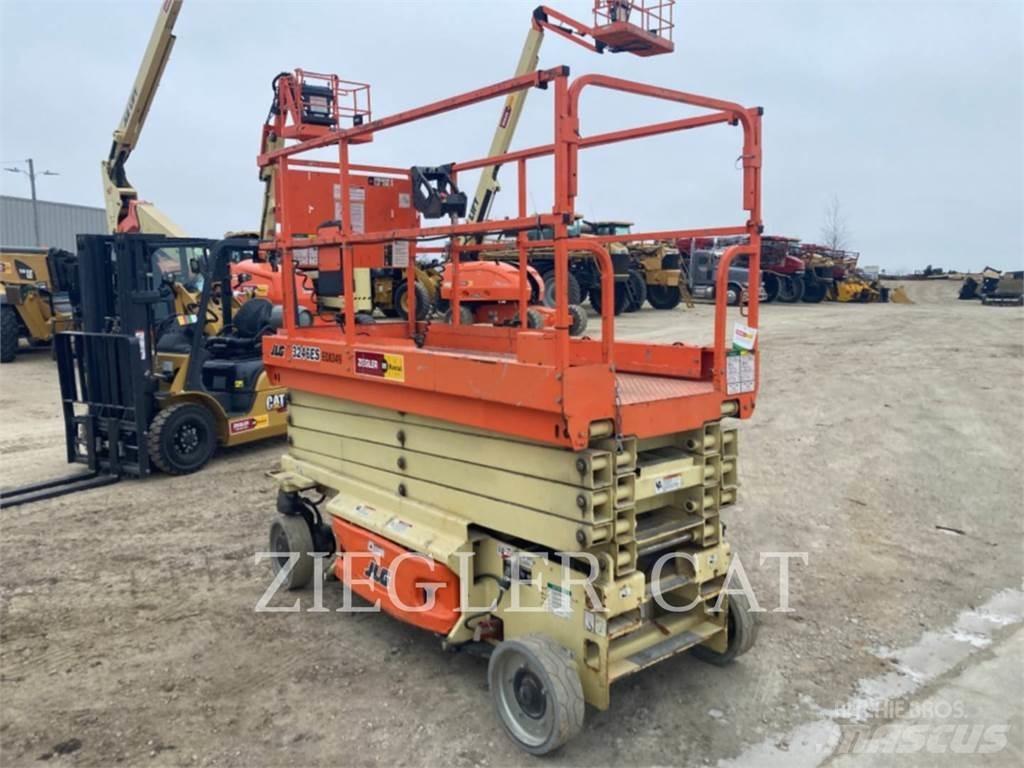 JLG 3246ES 剪叉式升降机