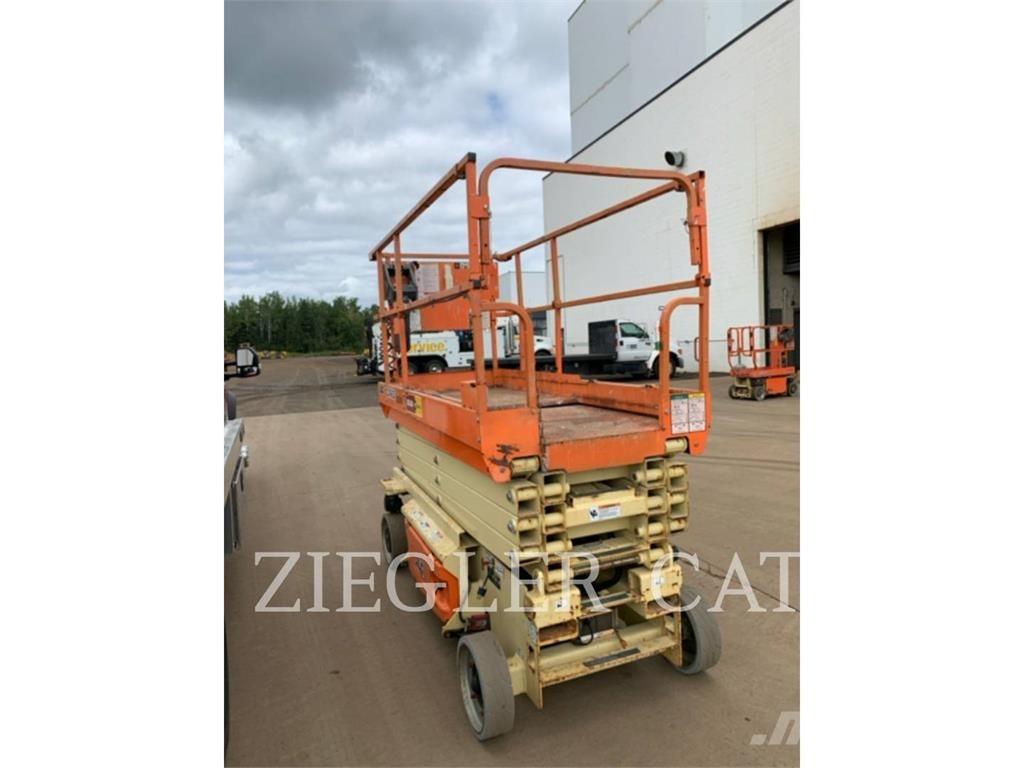 JLG 3246ES 剪叉式升降机