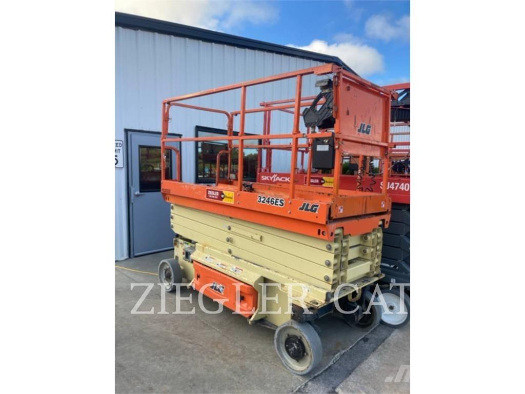 JLG 3246ES 剪叉式升降机