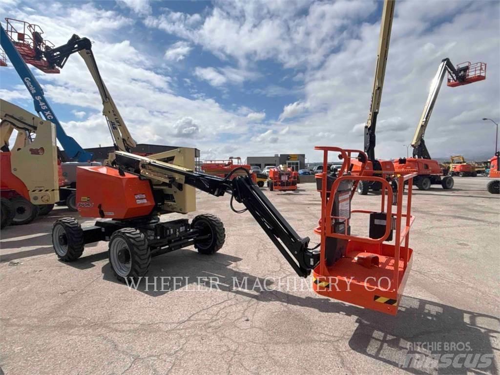 JLG 340AJ 曲臂高空工作平台