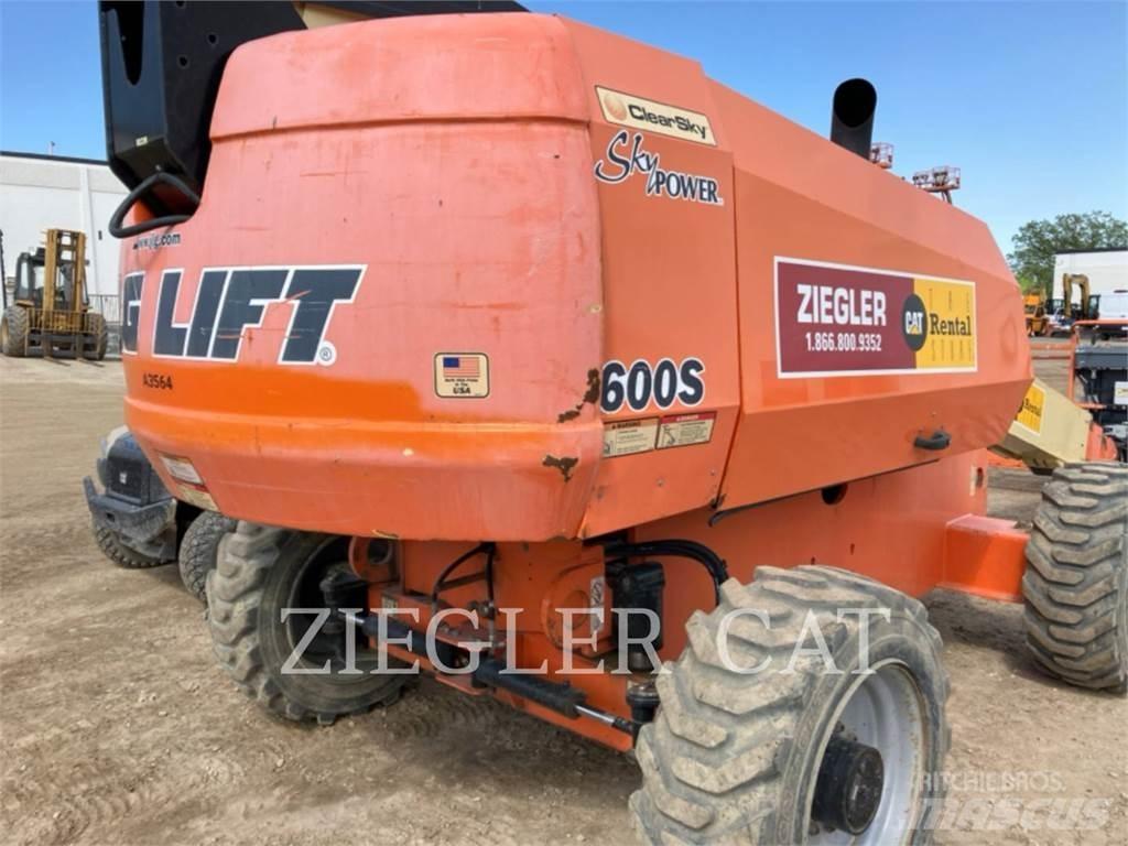 JLG 600S 曲臂高空工作平台