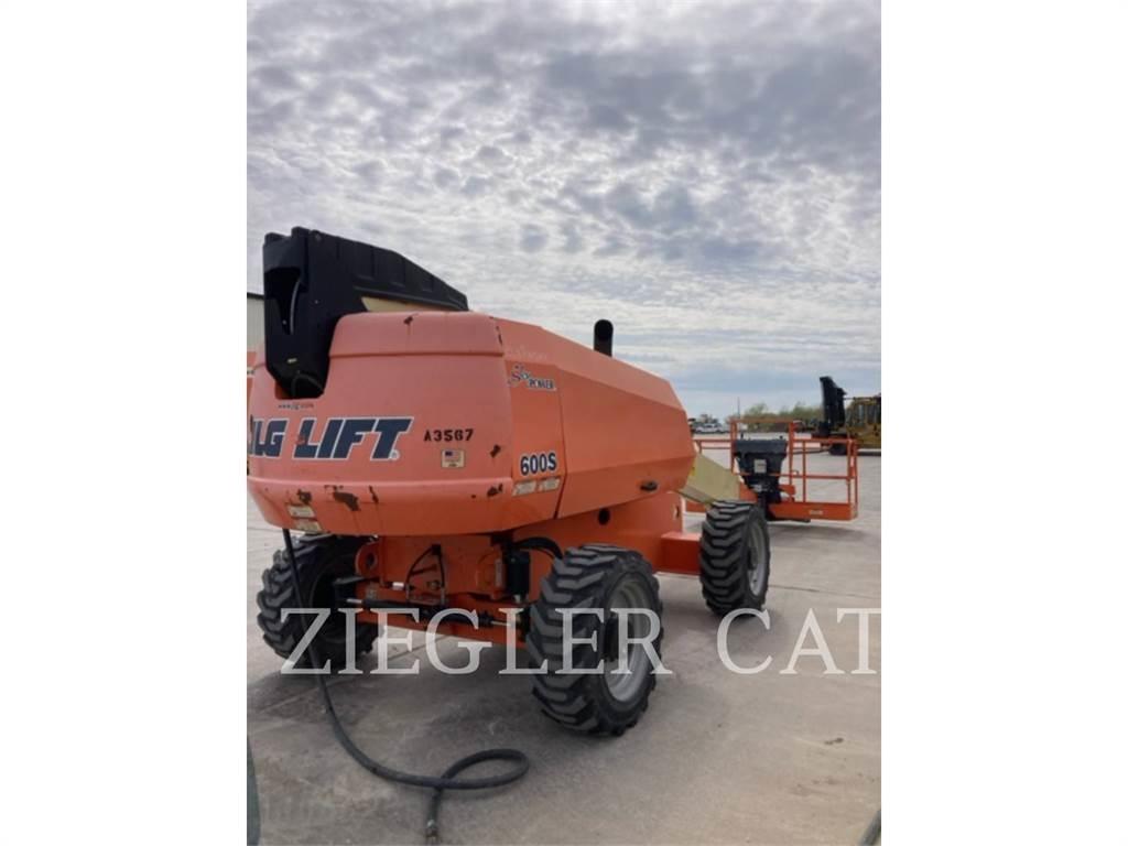 JLG 600S 曲臂高空工作平台