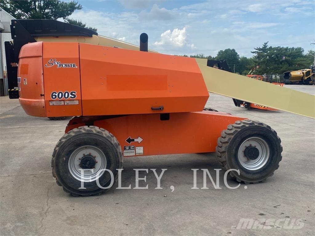 JLG 600S 曲臂高空工作平台