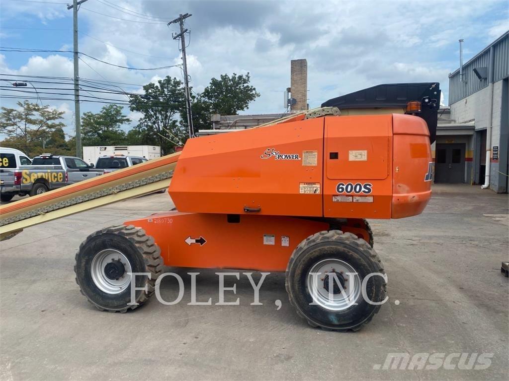 JLG 600S 曲臂高空工作平台
